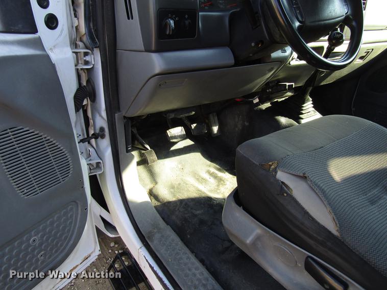 image for item DF3902 2004 Ford F550 Super Duty Crew Cab utility truck