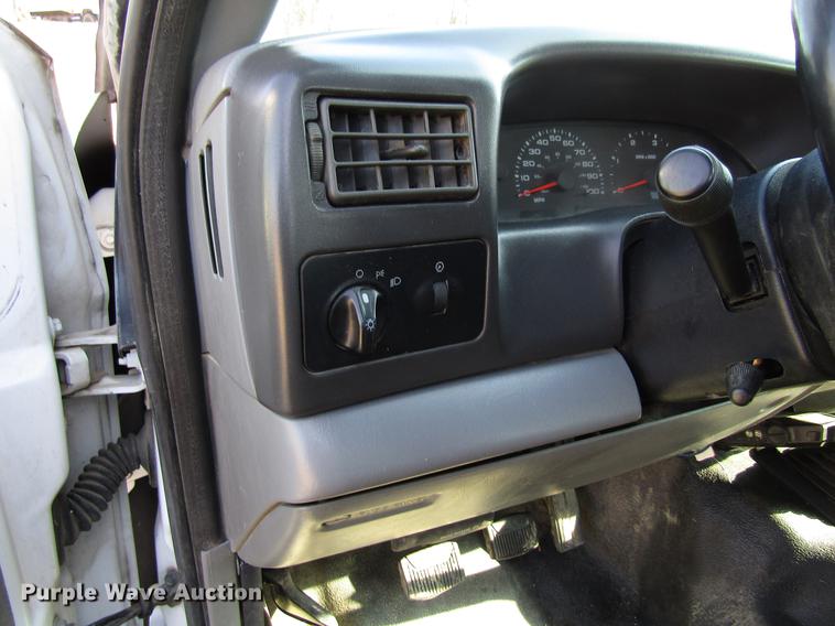 image for item DF3902 2004 Ford F550 Super Duty Crew Cab utility truck