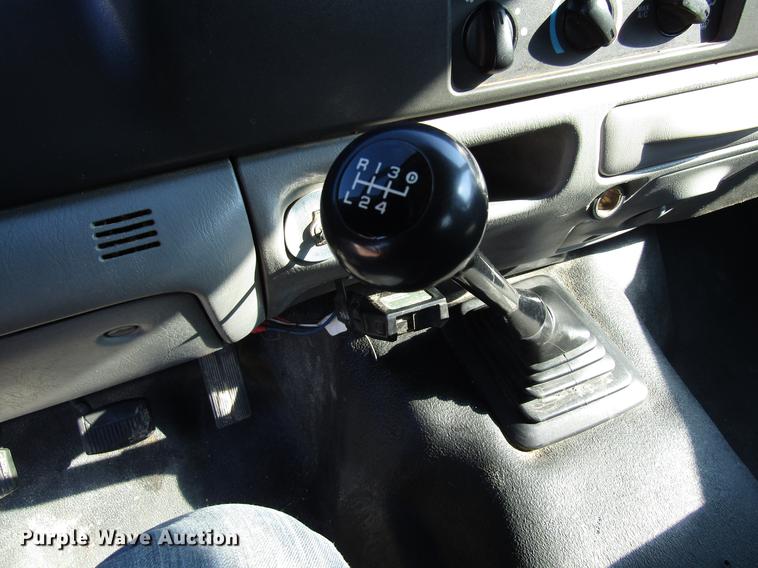 image for item DF3902 2004 Ford F550 Super Duty Crew Cab utility truck