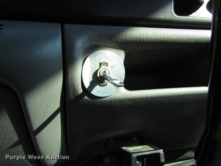 image for item DF3902 2004 Ford F550 Super Duty Crew Cab utility truck