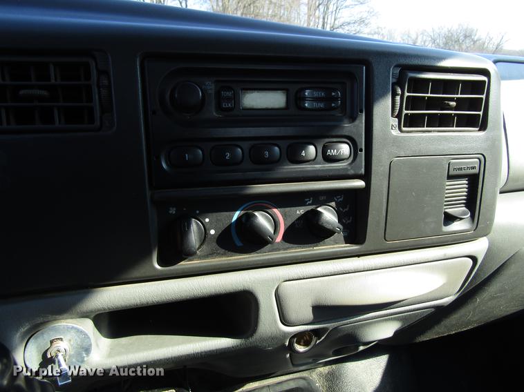 image for item DF3902 2004 Ford F550 Super Duty Crew Cab utility truck