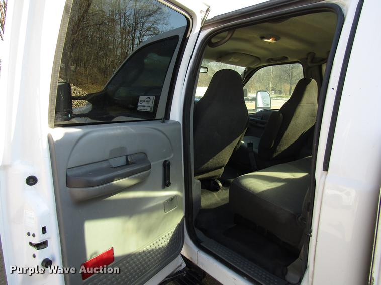 image for item DF3902 2004 Ford F550 Super Duty Crew Cab utility truck