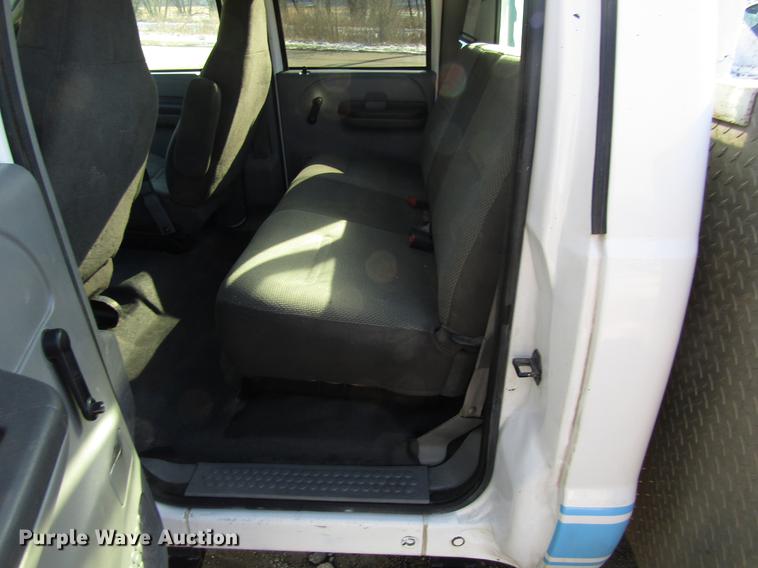 image for item DF3902 2004 Ford F550 Super Duty Crew Cab utility truck