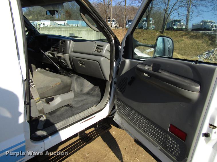 image for item DF3902 2004 Ford F550 Super Duty Crew Cab utility truck