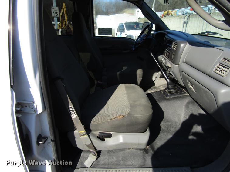 image for item DF3902 2004 Ford F550 Super Duty Crew Cab utility truck