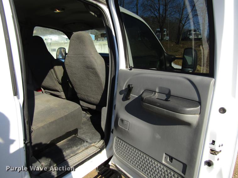 image for item DF3902 2004 Ford F550 Super Duty Crew Cab utility truck
