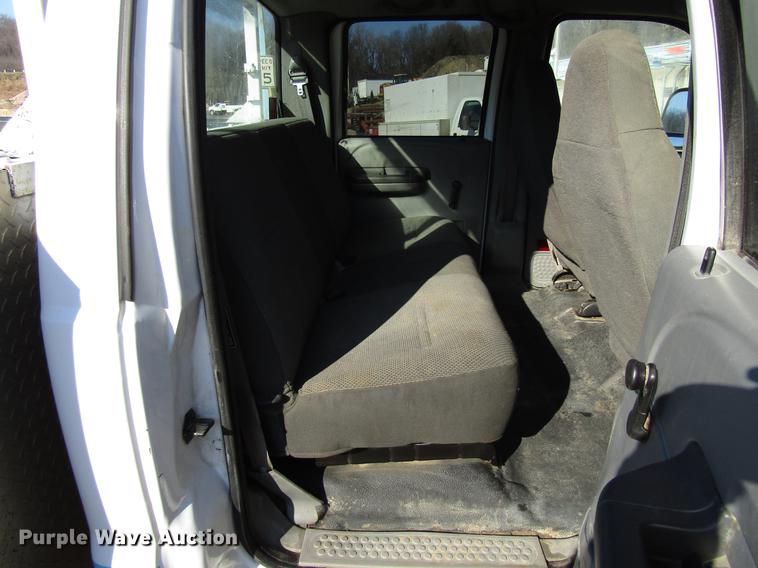image for item DF3902 2004 Ford F550 Super Duty Crew Cab utility truck