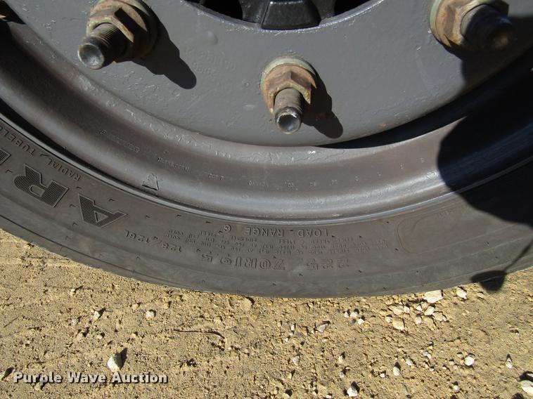 image for item DF3902 2004 Ford F550 Super Duty Crew Cab utility truck