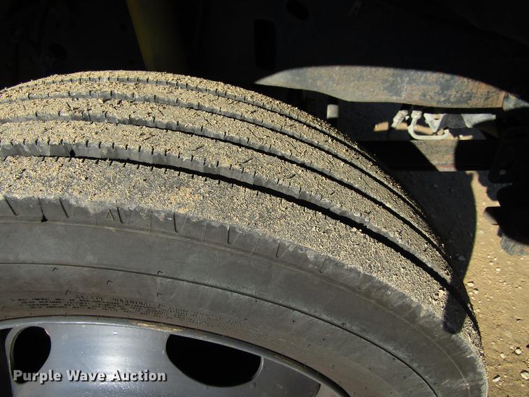 image for item DF3902 2004 Ford F550 Super Duty Crew Cab utility truck