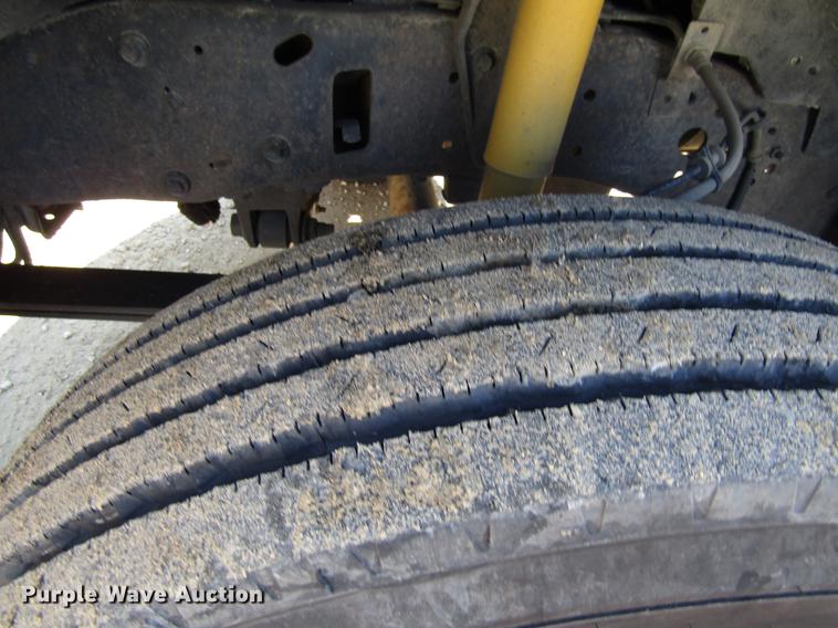 image for item DF3902 2004 Ford F550 Super Duty Crew Cab utility truck