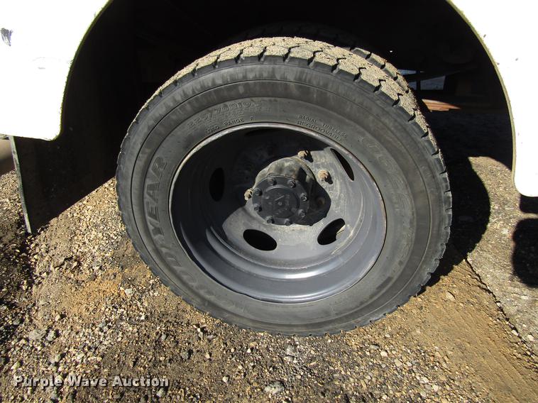 image for item DF3902 2004 Ford F550 Super Duty Crew Cab utility truck