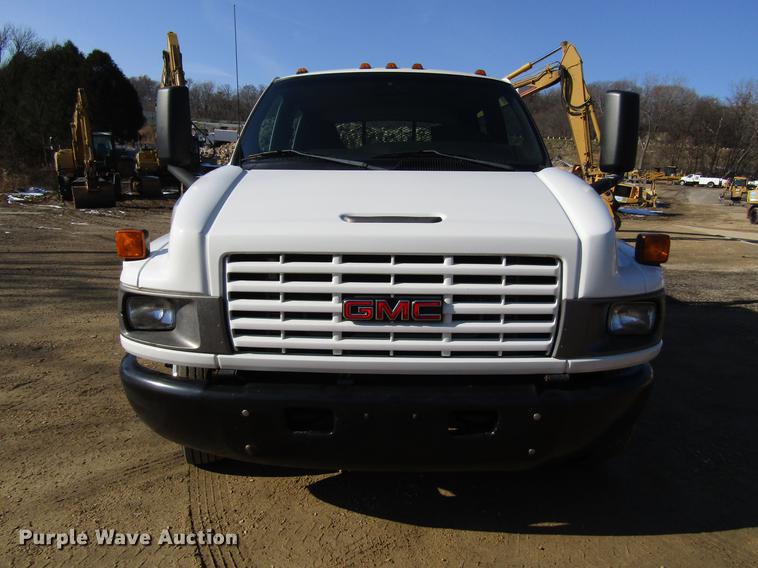 image for item DF3903 2004 GMC C4500 utility truck