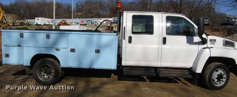 image for item DF3903 2004 GMC C4500 utility truck