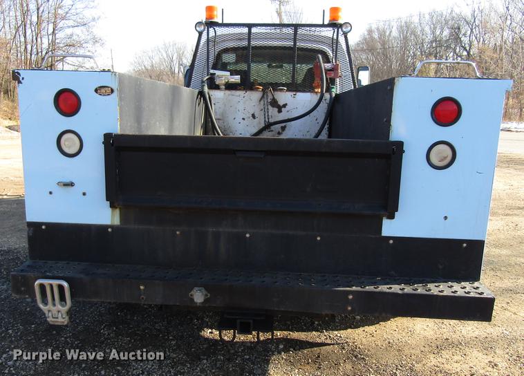 image for item DF3903 2004 GMC C4500 utility truck