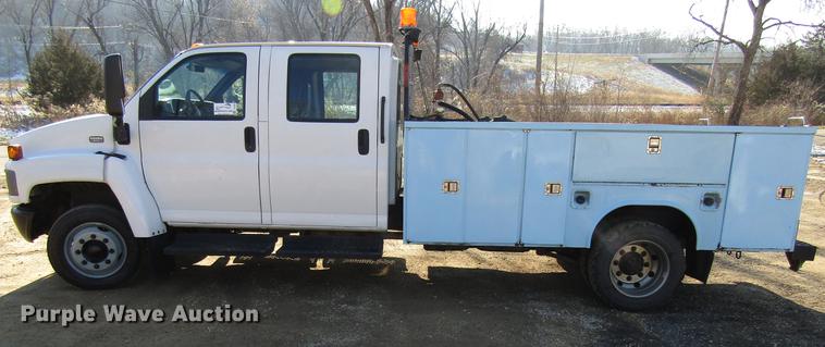 image for item DF3903 2004 GMC C4500 utility truck