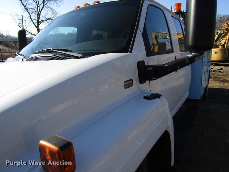 image for item DF3903 2004 GMC C4500 utility truck