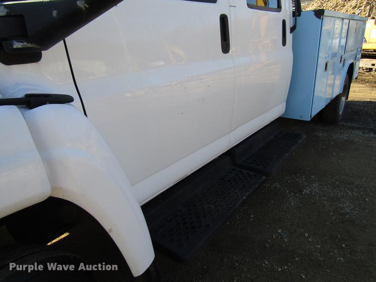 image for item DF3903 2004 GMC C4500 utility truck