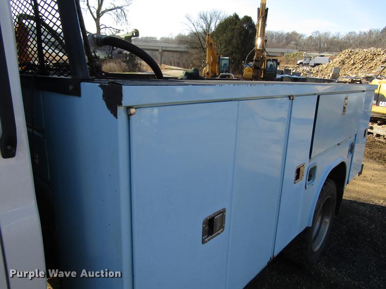 image for item DF3903 2004 GMC C4500 utility truck