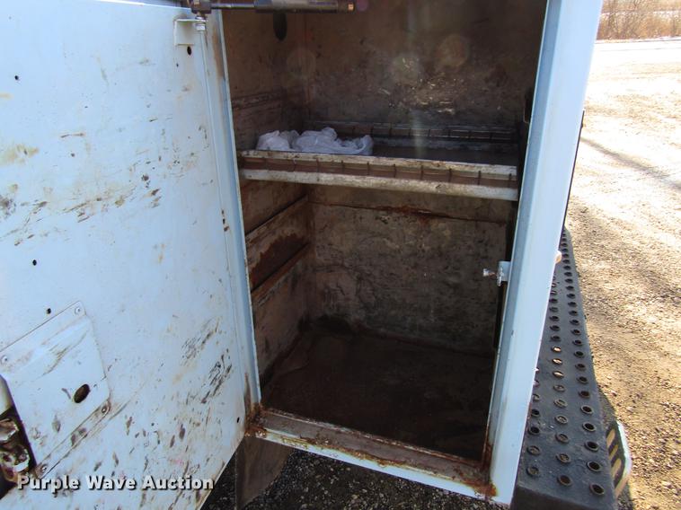 image for item DF3903 2004 GMC C4500 utility truck