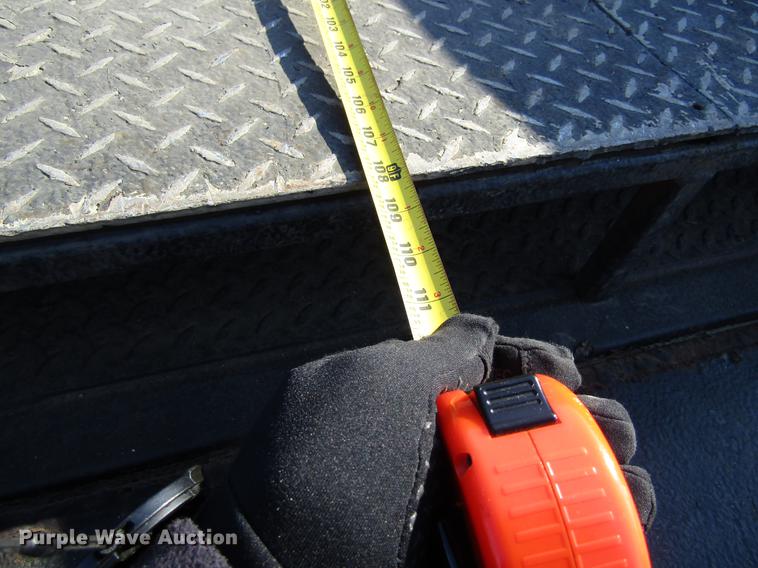 image for item DF3903 2004 GMC C4500 utility truck