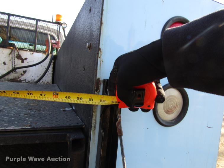 image for item DF3903 2004 GMC C4500 utility truck