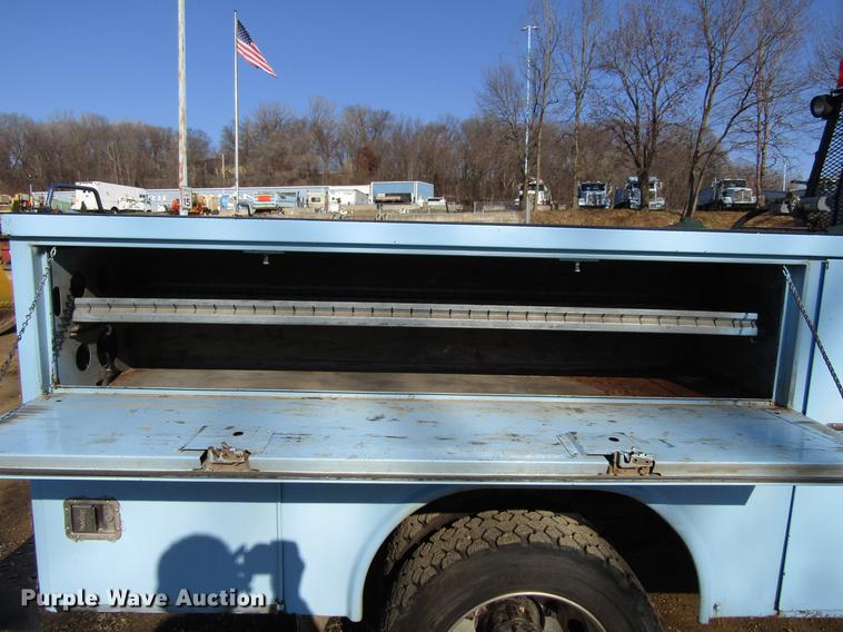 image for item DF3903 2004 GMC C4500 utility truck