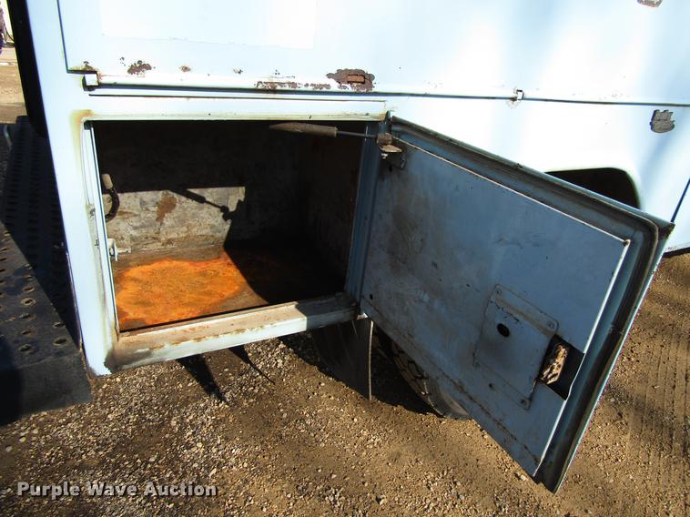 image for item DF3903 2004 GMC C4500 utility truck