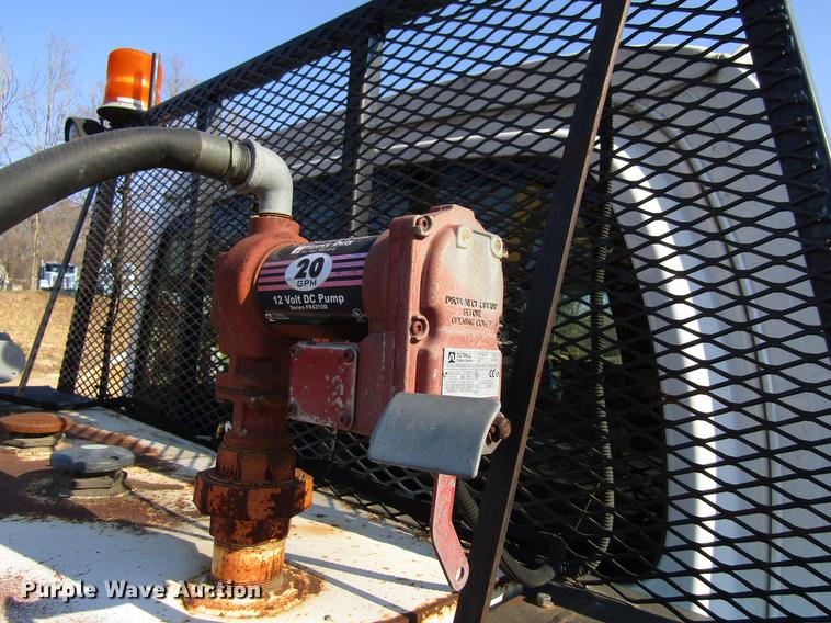 image for item DF3903 2004 GMC C4500 utility truck