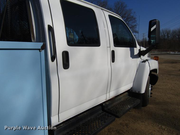 image for item DF3903 2004 GMC C4500 utility truck