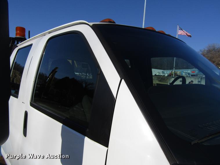 image for item DF3903 2004 GMC C4500 utility truck