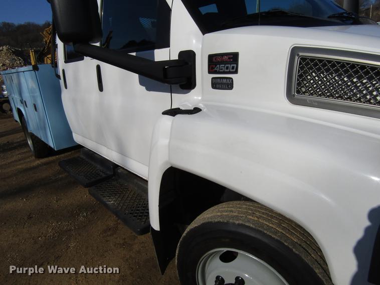image for item DF3903 2004 GMC C4500 utility truck