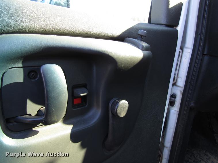 image for item DF3903 2004 GMC C4500 utility truck