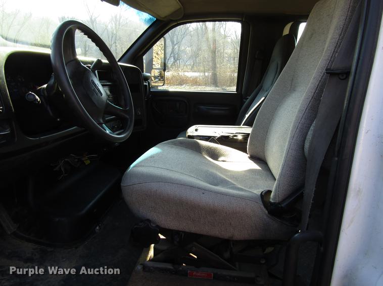 image for item DF3903 2004 GMC C4500 utility truck