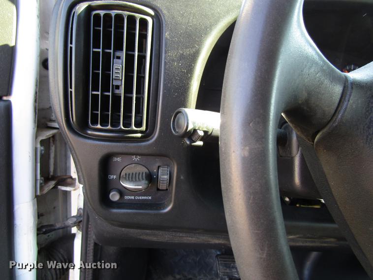 image for item DF3903 2004 GMC C4500 utility truck