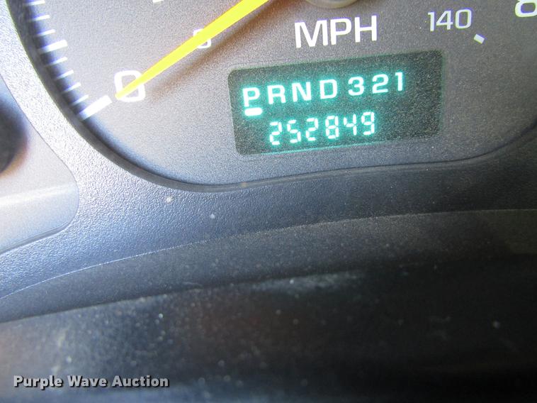 image for item DF3903 2004 GMC C4500 utility truck