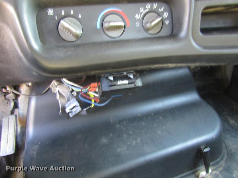 image for item DF3903 2004 GMC C4500 utility truck