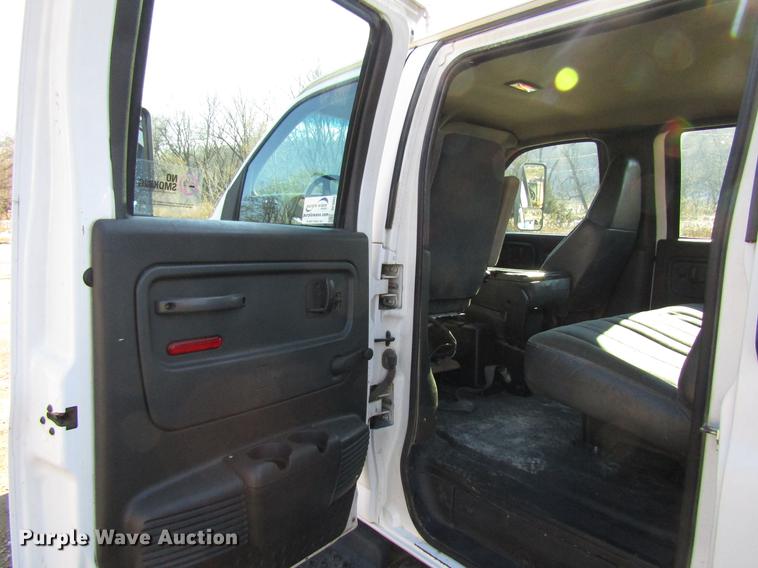 image for item DF3903 2004 GMC C4500 utility truck