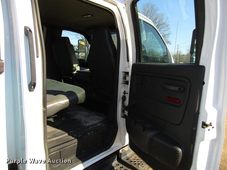 image for item DF3903 2004 GMC C4500 utility truck