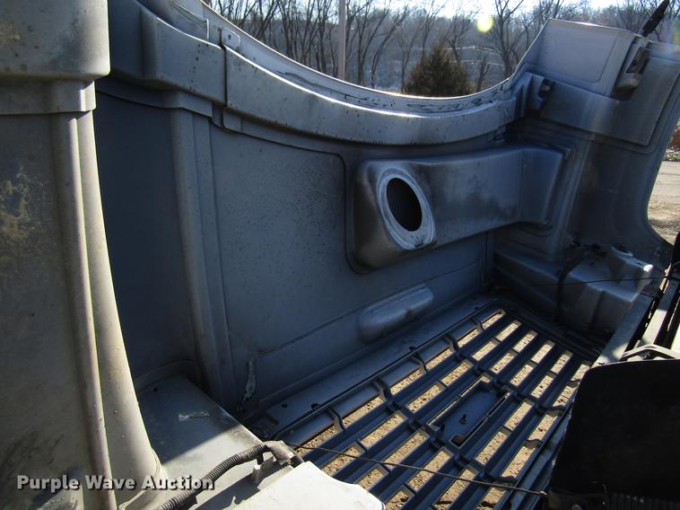 image for item DF3903 2004 GMC C4500 utility truck