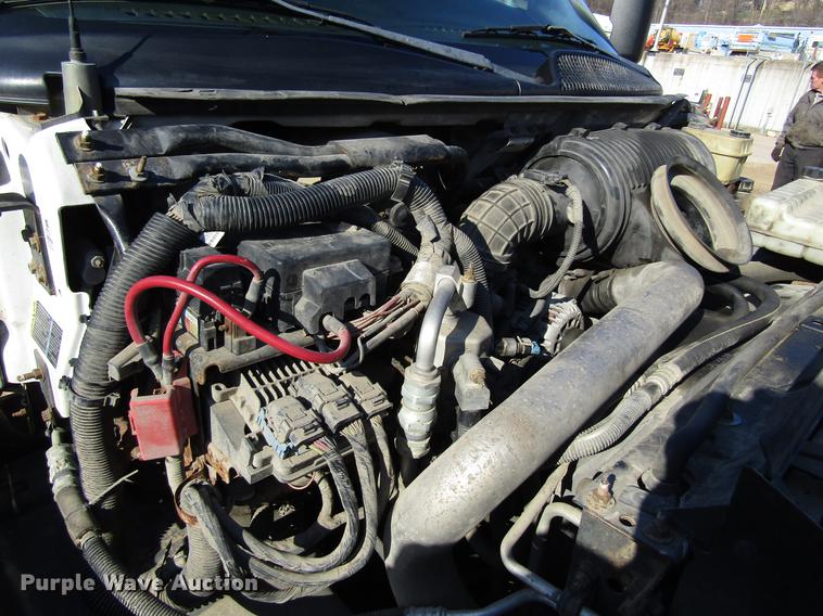 image for item DF3903 2004 GMC C4500 utility truck