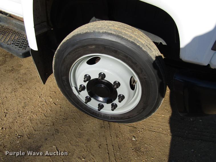 image for item DF3903 2004 GMC C4500 utility truck