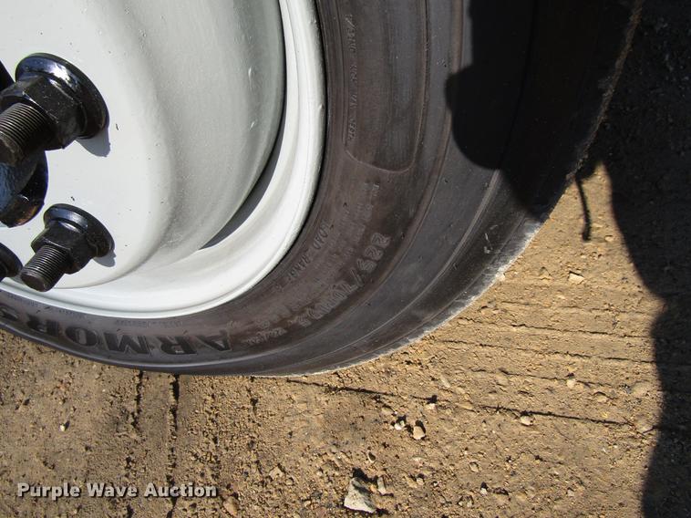 image for item DF3903 2004 GMC C4500 utility truck