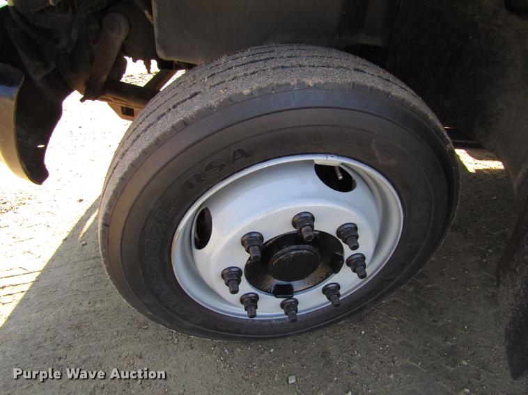 image for item DF3903 2004 GMC C4500 utility truck