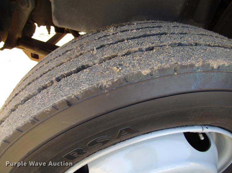 image for item DF3903 2004 GMC C4500 utility truck