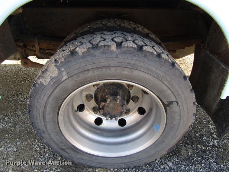 image for item DF3903 2004 GMC C4500 utility truck