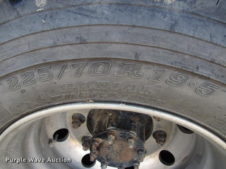 image for item DF3903 2004 GMC C4500 utility truck