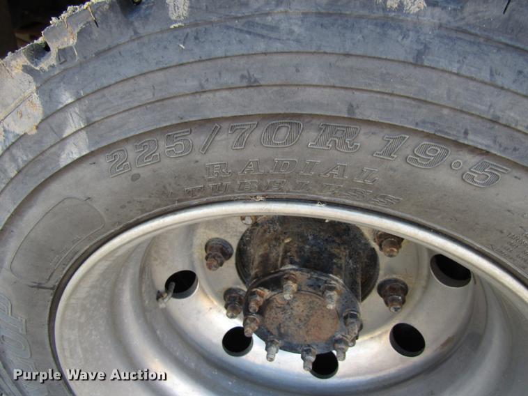 image for item DF3903 2004 GMC C4500 utility truck