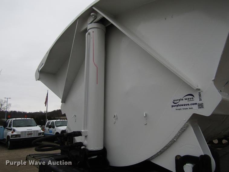 image for item DF3904 1999 Smithco side dump trailer