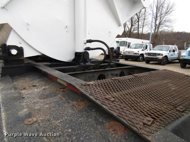 image for item DF3904 1999 Smithco side dump trailer