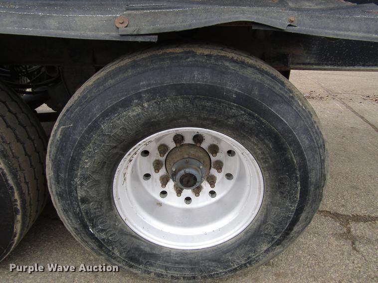 image for item DF3904 1999 Smithco side dump trailer